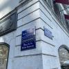 Nouvelle plaque pour la place
